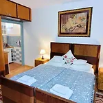 Balladyny7 Art Deco Swiatlowod Apartman Varsó