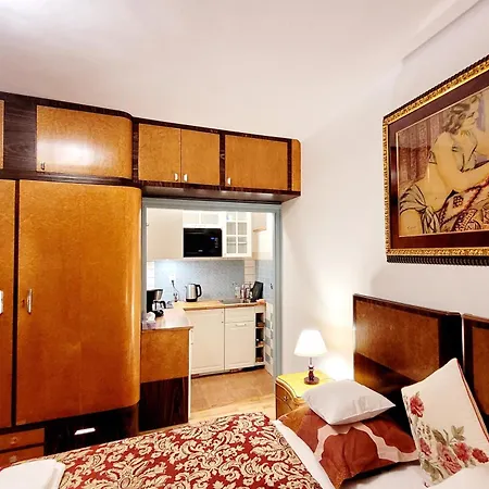 Balladyny7 Art Deco Swiatlowod Apartman Varsó